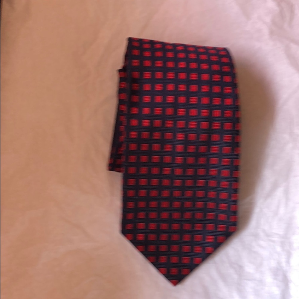 Neck tie in navy blue and red 100% silk